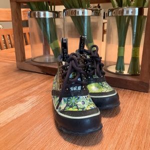 Kids size 10 lace up Bog Kids rain boots